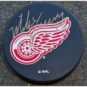 Mike Vernon Signed Puck   DETROIT RED WINGS 1997 CUP   Autographed NHL 
