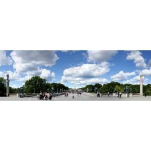 com Tourists in a Park, Gustav Vigeland Sculpture Park, Frogner Park 