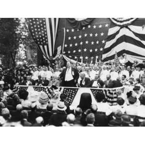  1911 photo President Taft speaking to crowd at Bull Run 