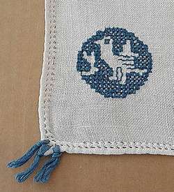 VINTAGE ASSISI EMBROIDERY LINEN TABLECLOTH NAPKINS BIRD  