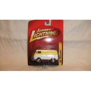  R18 WHITE AND YELLOW 1965 VW TRANSPORTER BUS DIE CAST: Toys & Games