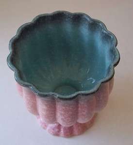 HULL Pottery Speckled Pink & Turquoise Fluted Vase/Urn 50s ROYAL 