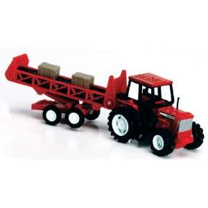  Country Life: Red Farm Tractor with Conveyor Playset 1:32 