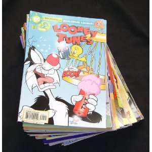   Looney Tunes Large 38 Comic lot 2010 DC Comics VF/NM DC Comics Books