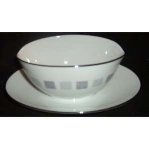  Noritake Arroyo 6318 Gravy Boat with Attached Underplate 