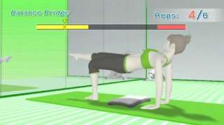 Im Bundle enthalten Wii Fit Plus mit neuen Yoga  und Muskelübungen