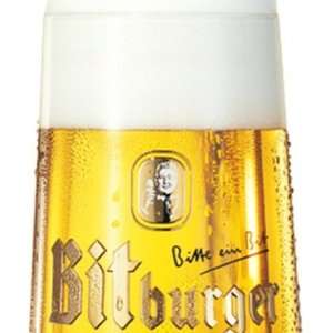 ein) 2 Liter Bierglas mit dem Aufdruck Bitburger Bitte ein Bit 