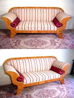 Das Sofa wurde bewusst auch so angefertigt wie es damals um 1820 auch 