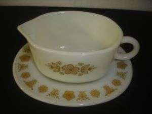 Pyrex Corning butterfly gold Oven, microwave Gravy  